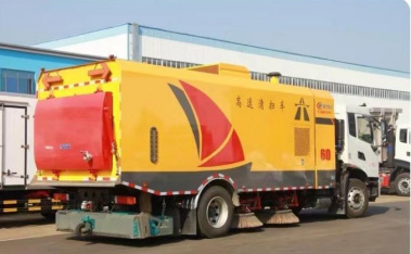 東風(fēng)天錦18噸多功能高速清掃車(chē)圖片3