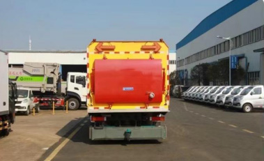 東風(fēng)天錦18噸多功能高速清掃車(chē)圖片4