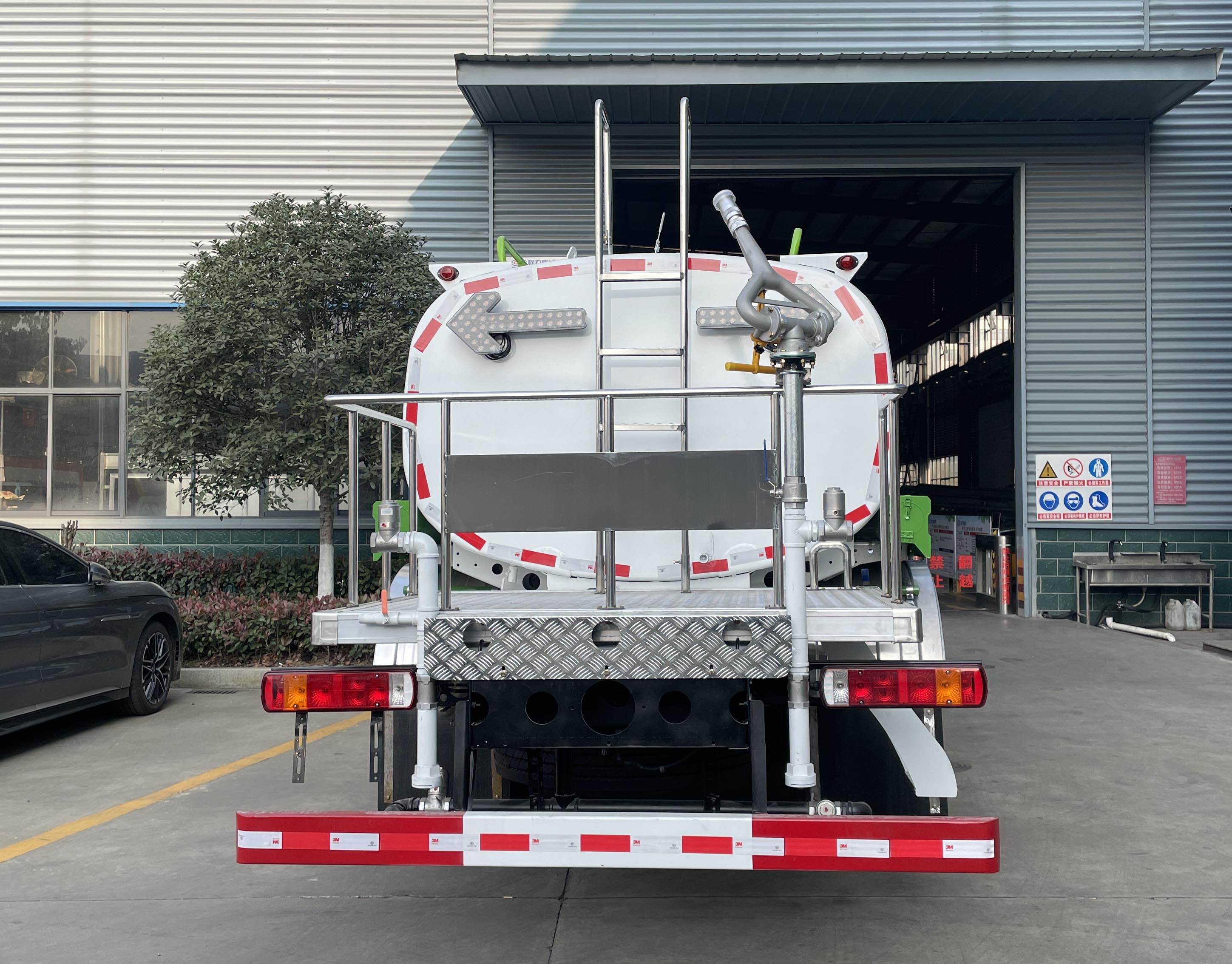 福田智藍10方純電動綠化噴灑車圖片5