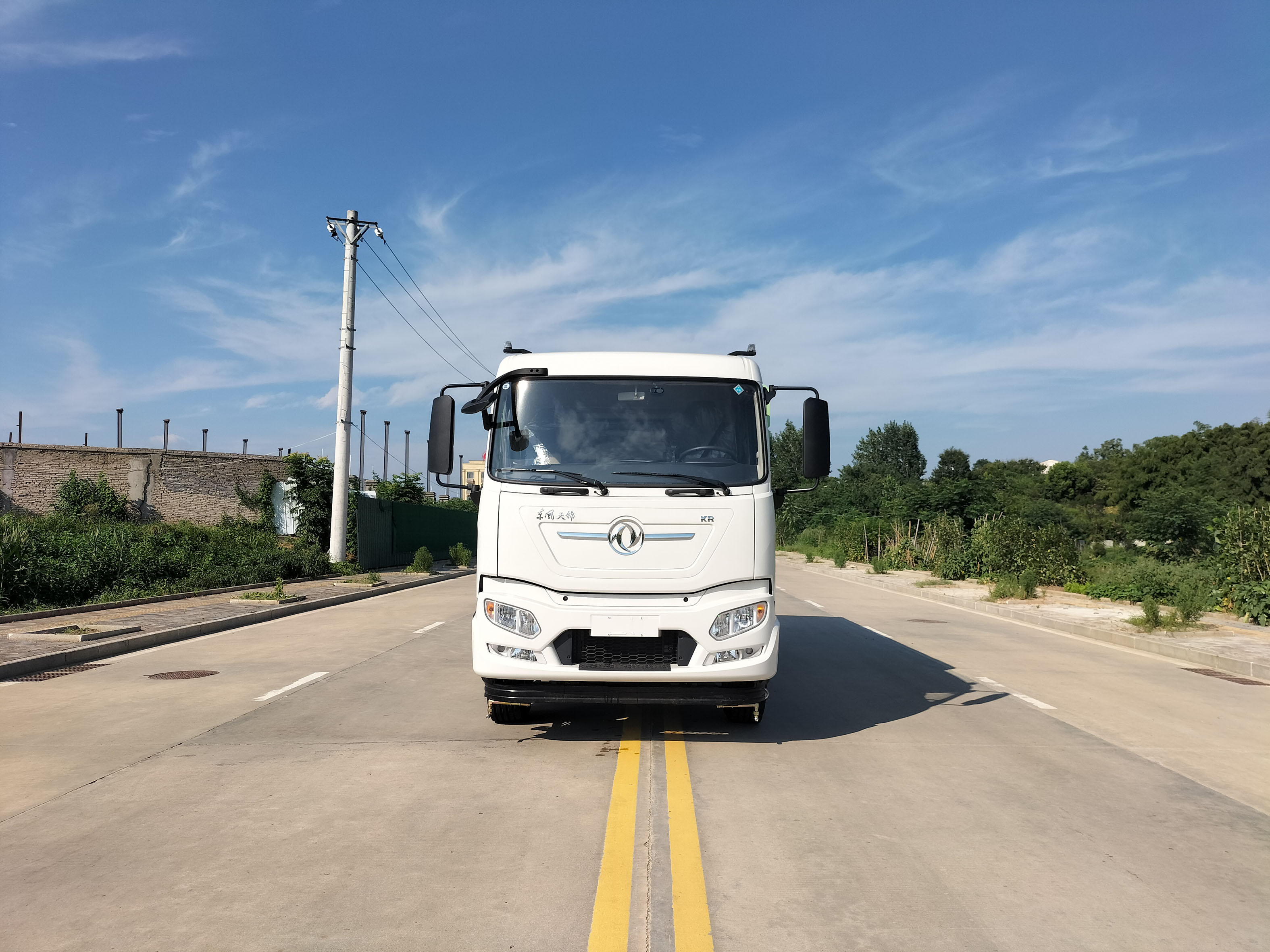 東風(fēng)天錦16方純電動(dòng)高端洗掃車圖片2