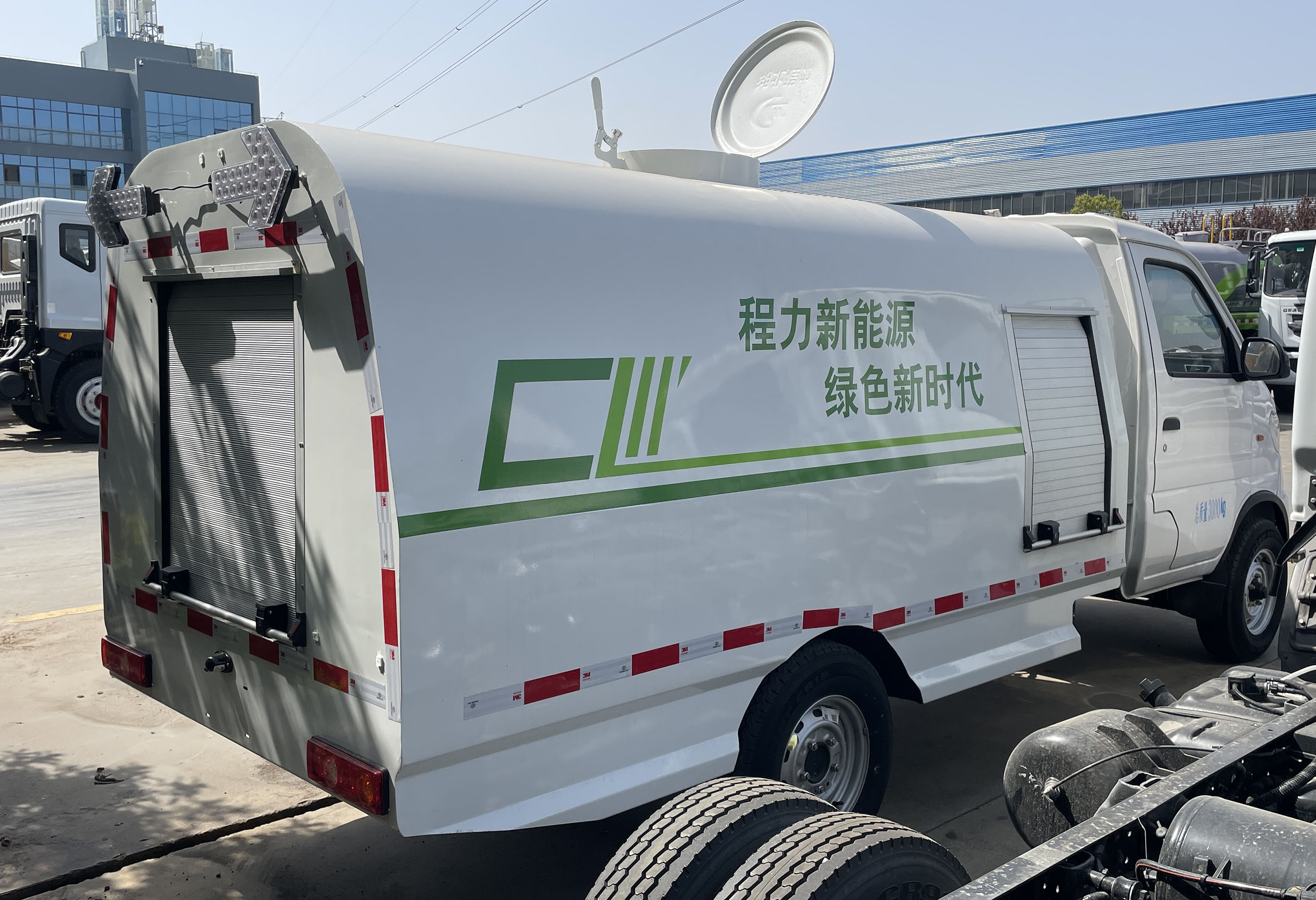 東風(fēng)途逸純電動多功能路面養(yǎng)護(hù)車圖片4