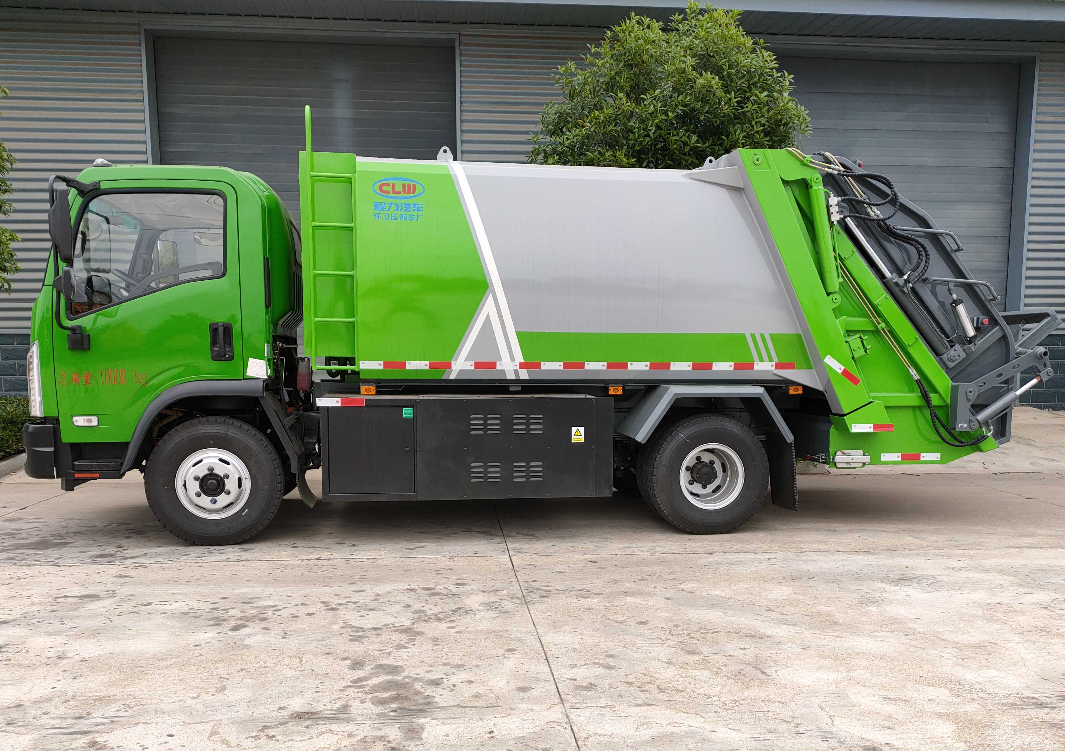 宇通8方純電動(dòng)壓縮式垃圾車圖片4