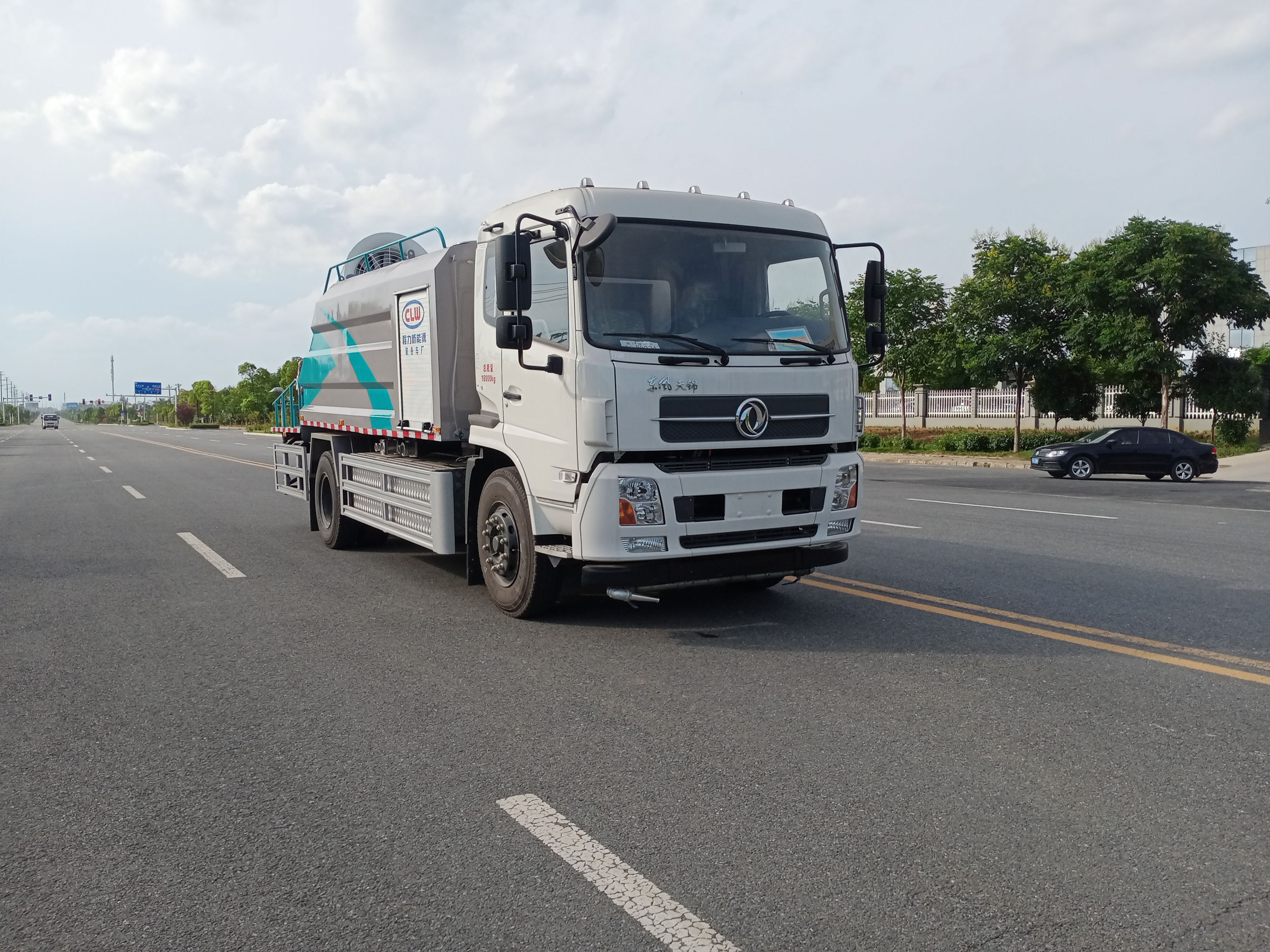 東風(fēng)天錦純電動10方多功能抑塵車圖片1