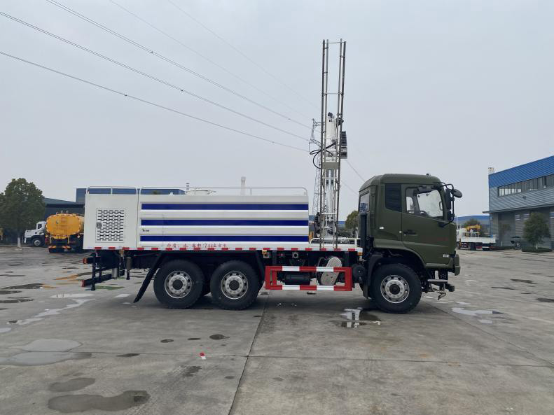 東風天錦六驅(qū)6X6光伏板清洗車圖片3