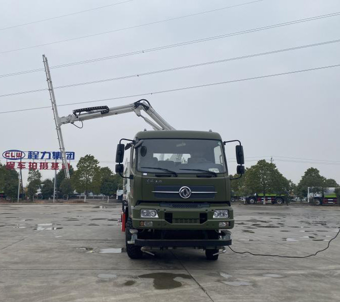 東風天錦六驅(qū)6X6光伏板清洗車圖片2