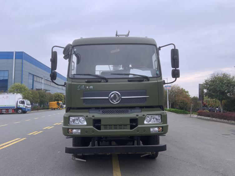 東風(fēng)天錦四驅(qū)4X4光伏板清洗車圖片2