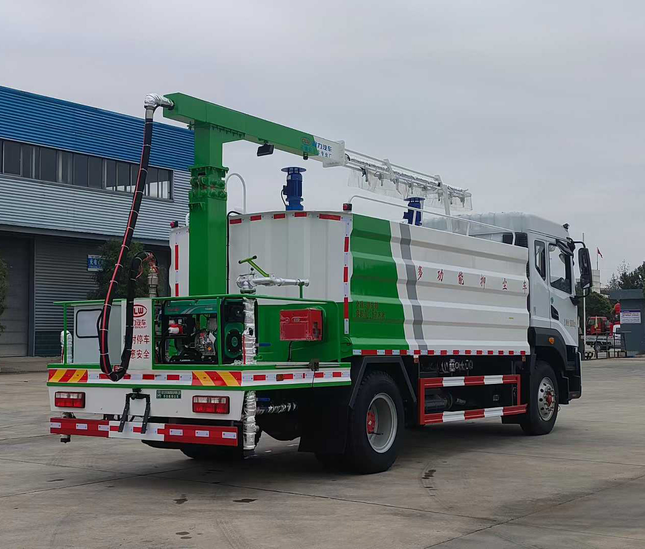 新款東風(fēng)多利卡D9—多功能鐵路抑塵車 綠化噴灑車灑水車圖片4