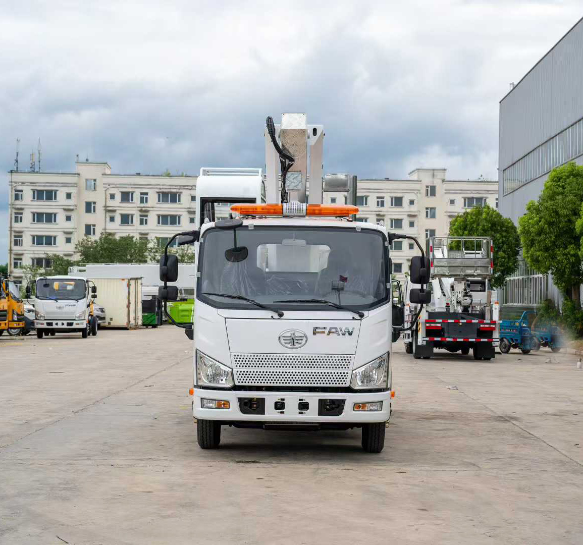 一汽解放18米直臂高空作業(yè)車伸縮臂折臂高空平臺(tái)圖片2