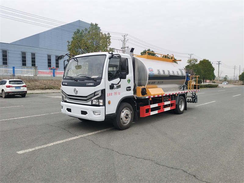 東風(fēng)大多利卡智能型瀝青灑布車圖片4