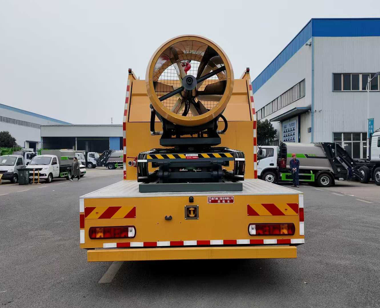 重汽豪沃工程救險(xiǎn)搶險(xiǎn)車圖片4