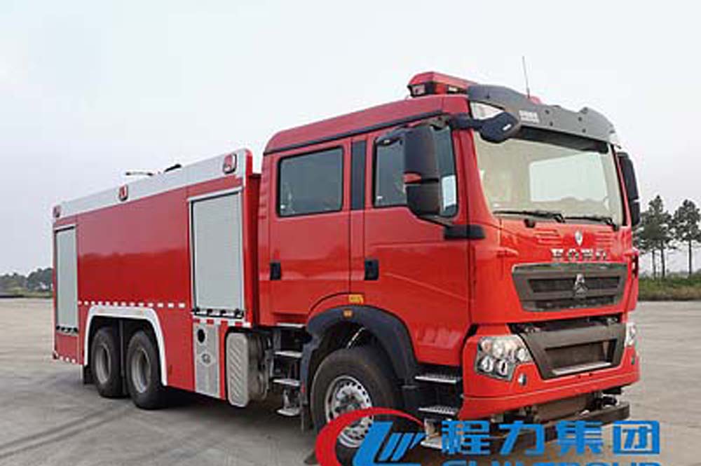  15.8噸重汽豪沃水罐消防車