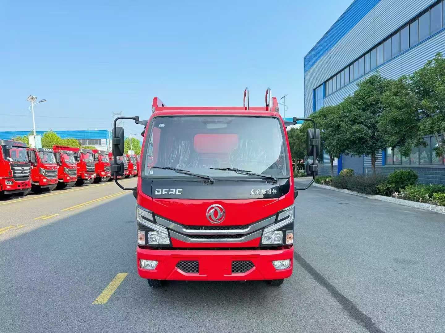 東風(fēng)多利卡高端裝備運(yùn)輸車圖片2